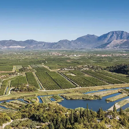 Awesome In With Wifi Apartman Komarna