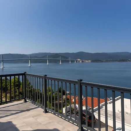 2 Bedroom Beautiful In Lejlighed Komarna