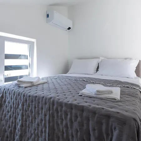 Apartamento Awesome In With Wifi Komarna