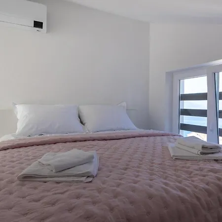 2 Bedroom Beautiful In * Komarna