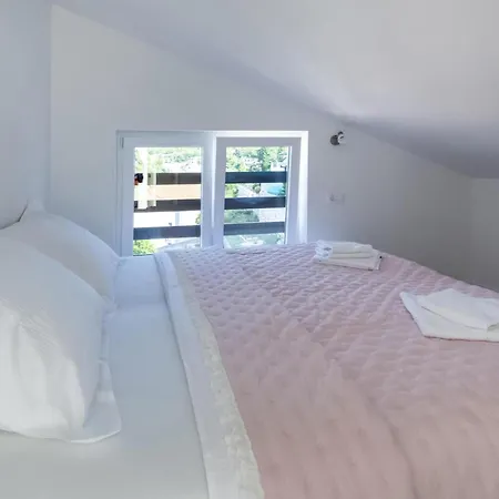 Appartement Lovely In With House Sea View