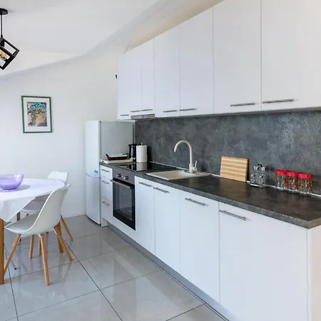 2 Bedroom Beautiful In Lejlighed